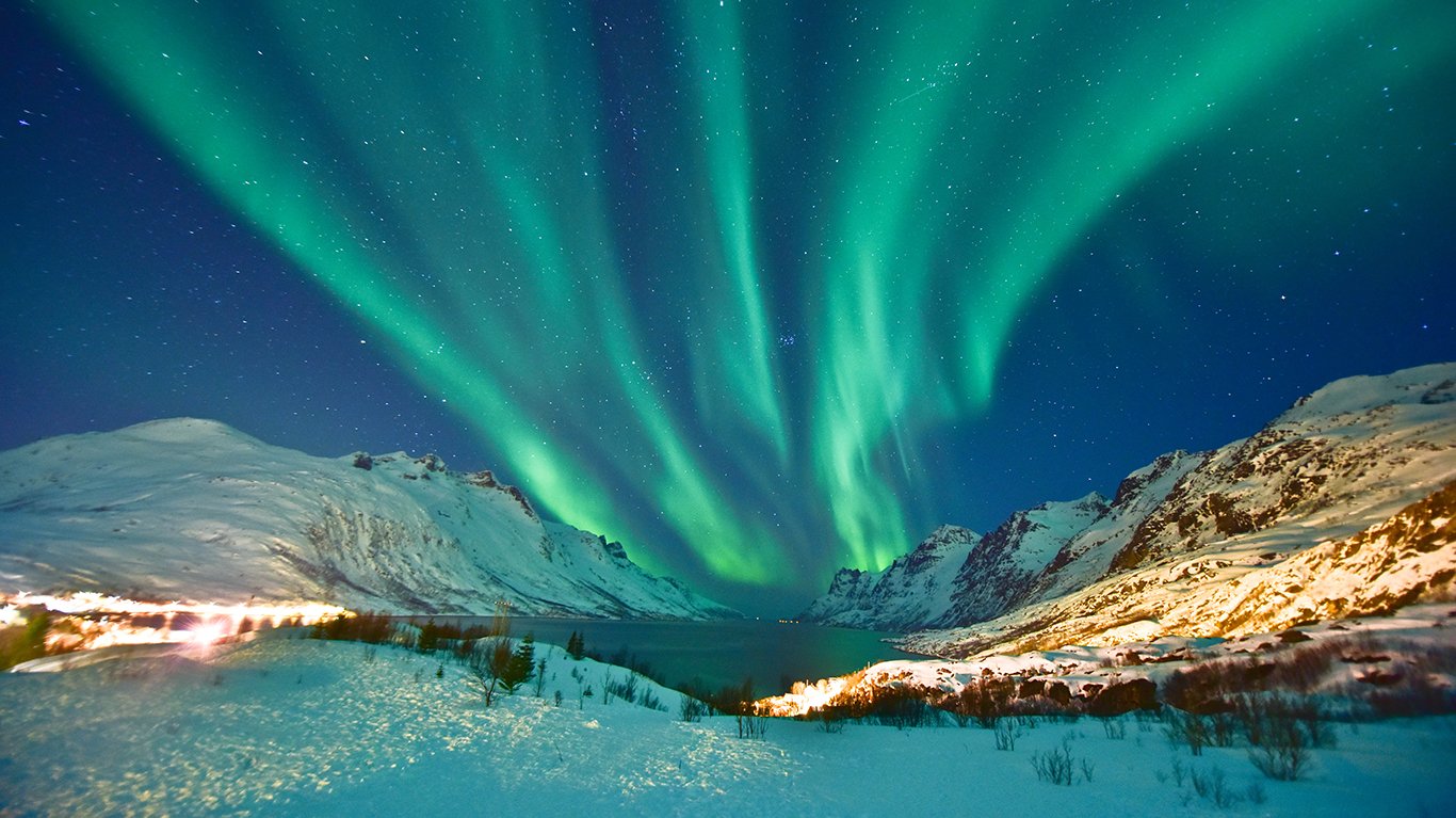 Green sky showing Northern lights